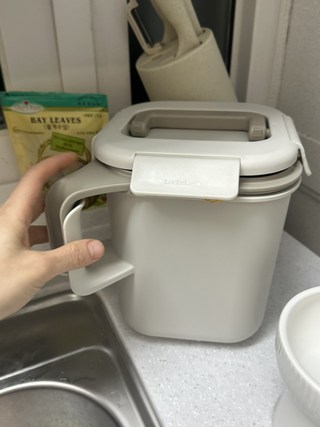 옆 손잡이를 잡으면 이런 모습.